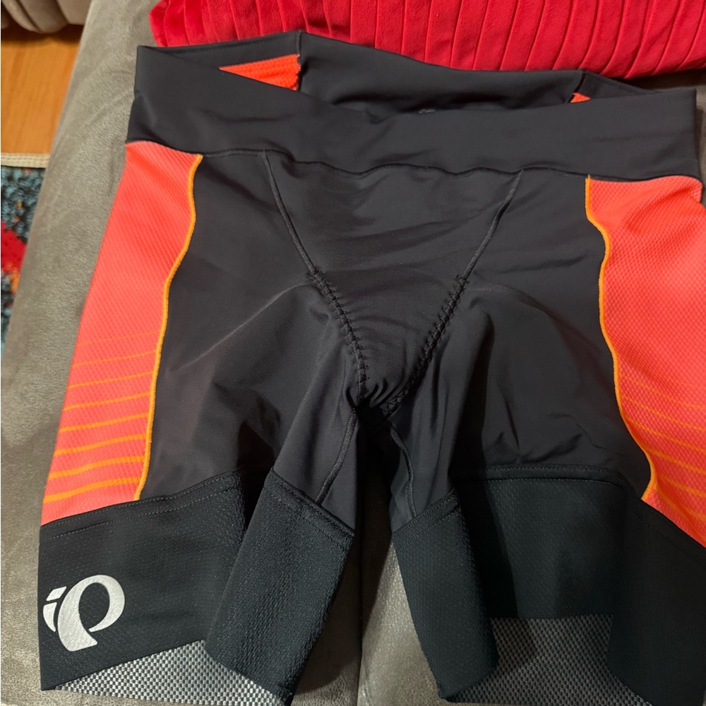 Pearl Izumi Black and Orange Cycling Shorts size L but fits like a medium